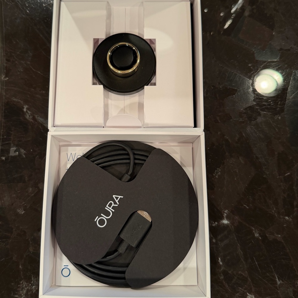 OURA Ring GEN 3 HORIZON with charger 8